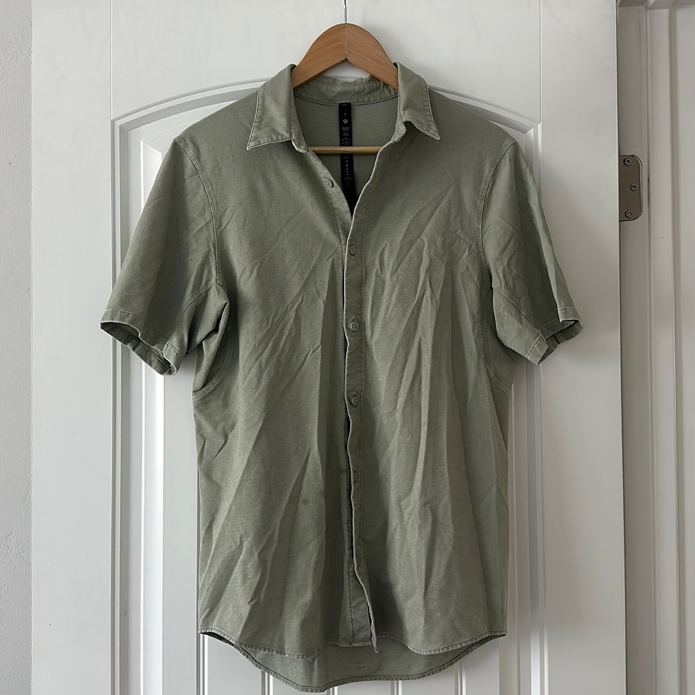 Men’s Lululemon shirt
